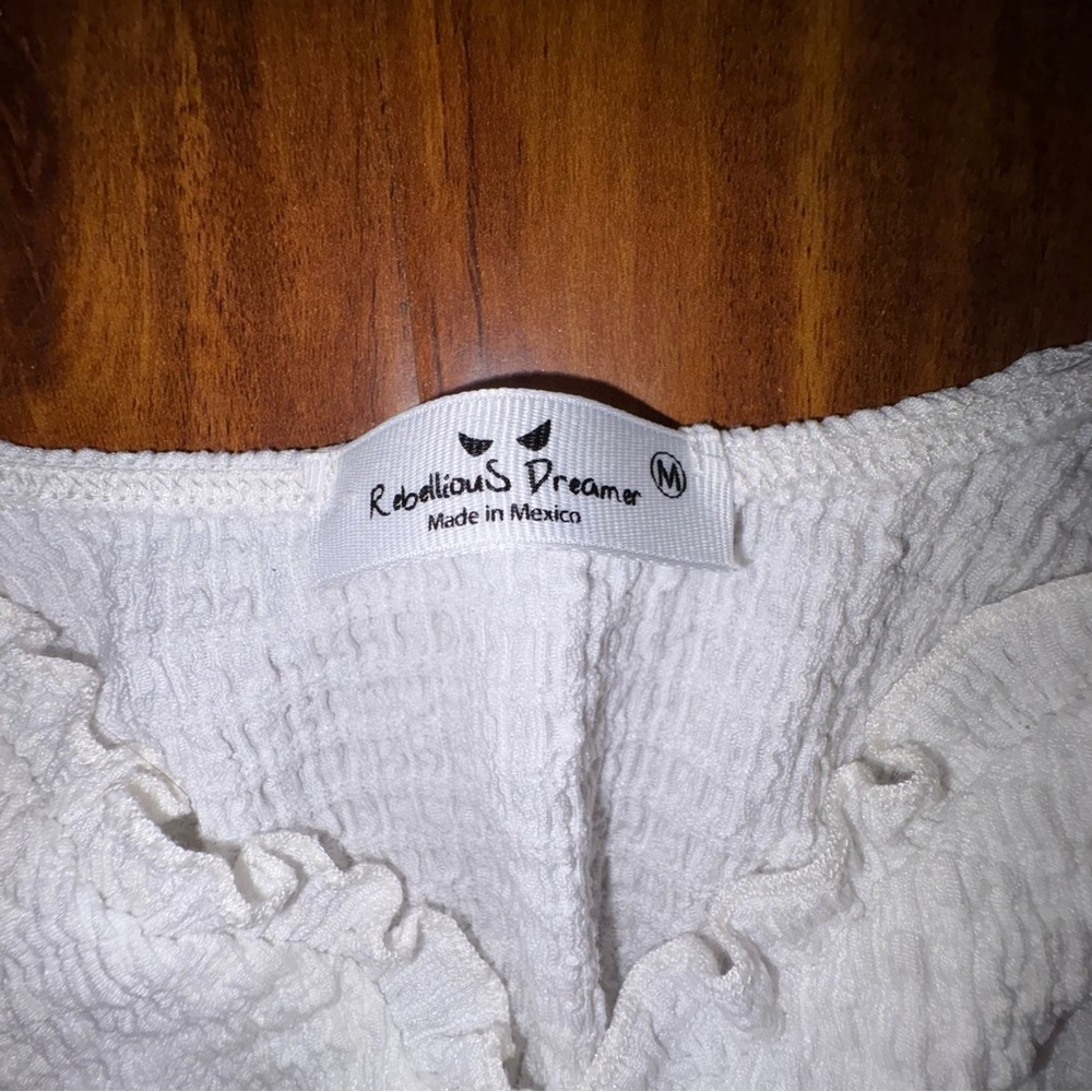 Chic White Ruffled Blouse - Picture 4 of 5